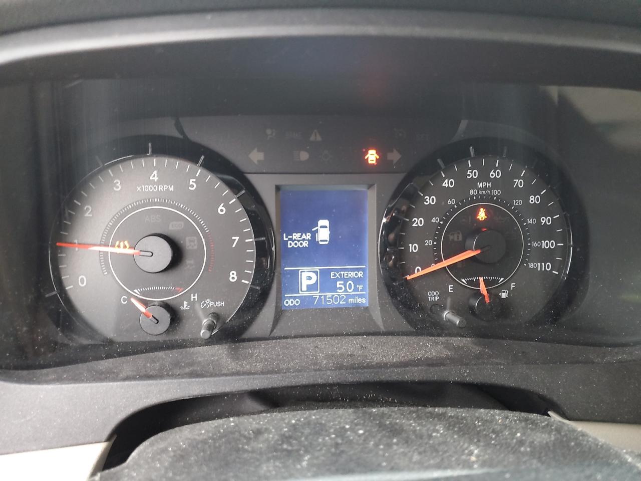 2015 TOYOTA SIENNA LE photo 9