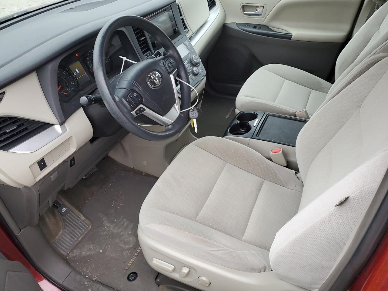 2015 TOYOTA SIENNA LE photo 7