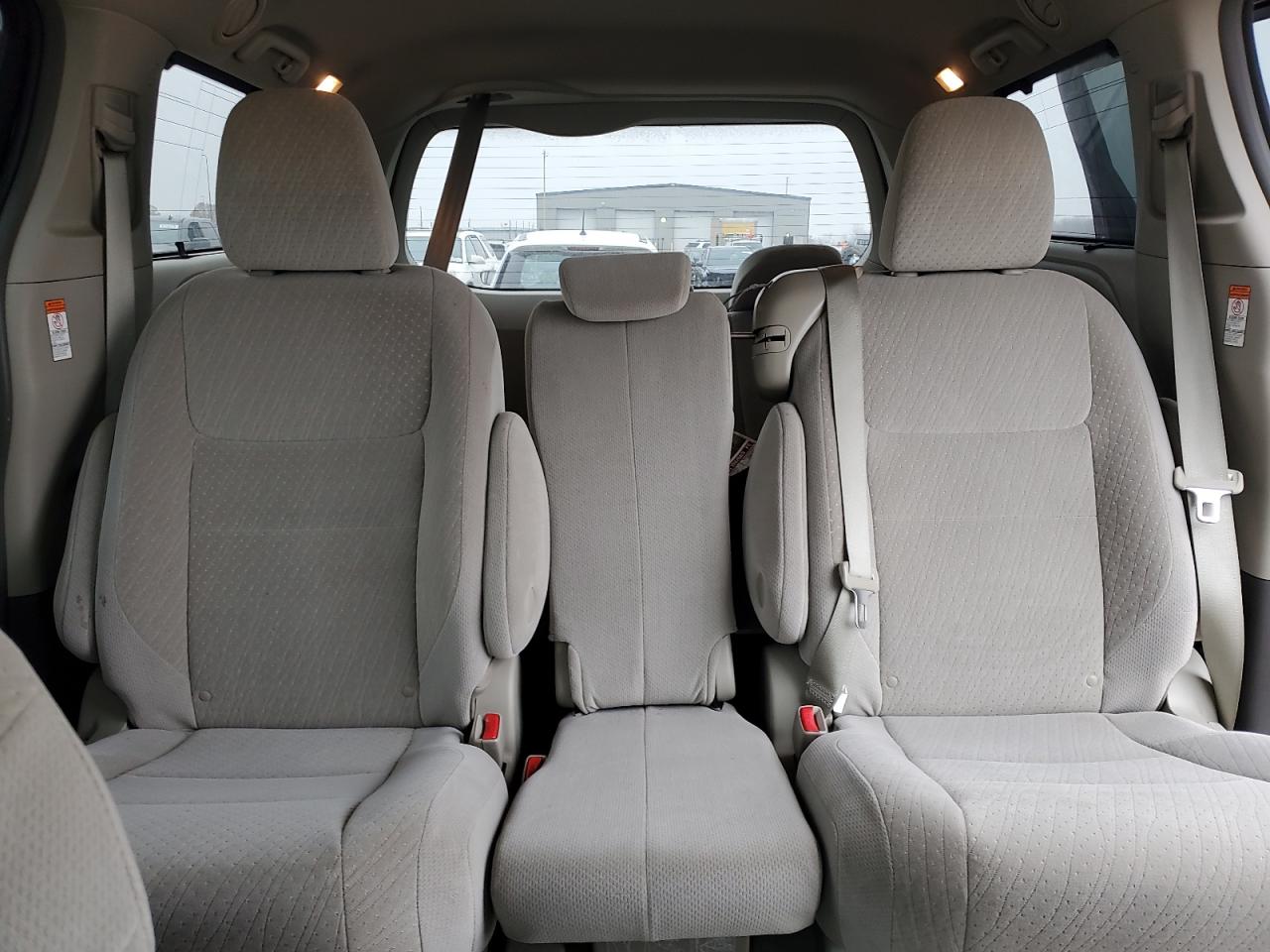 2015 TOYOTA SIENNA LE photo 10