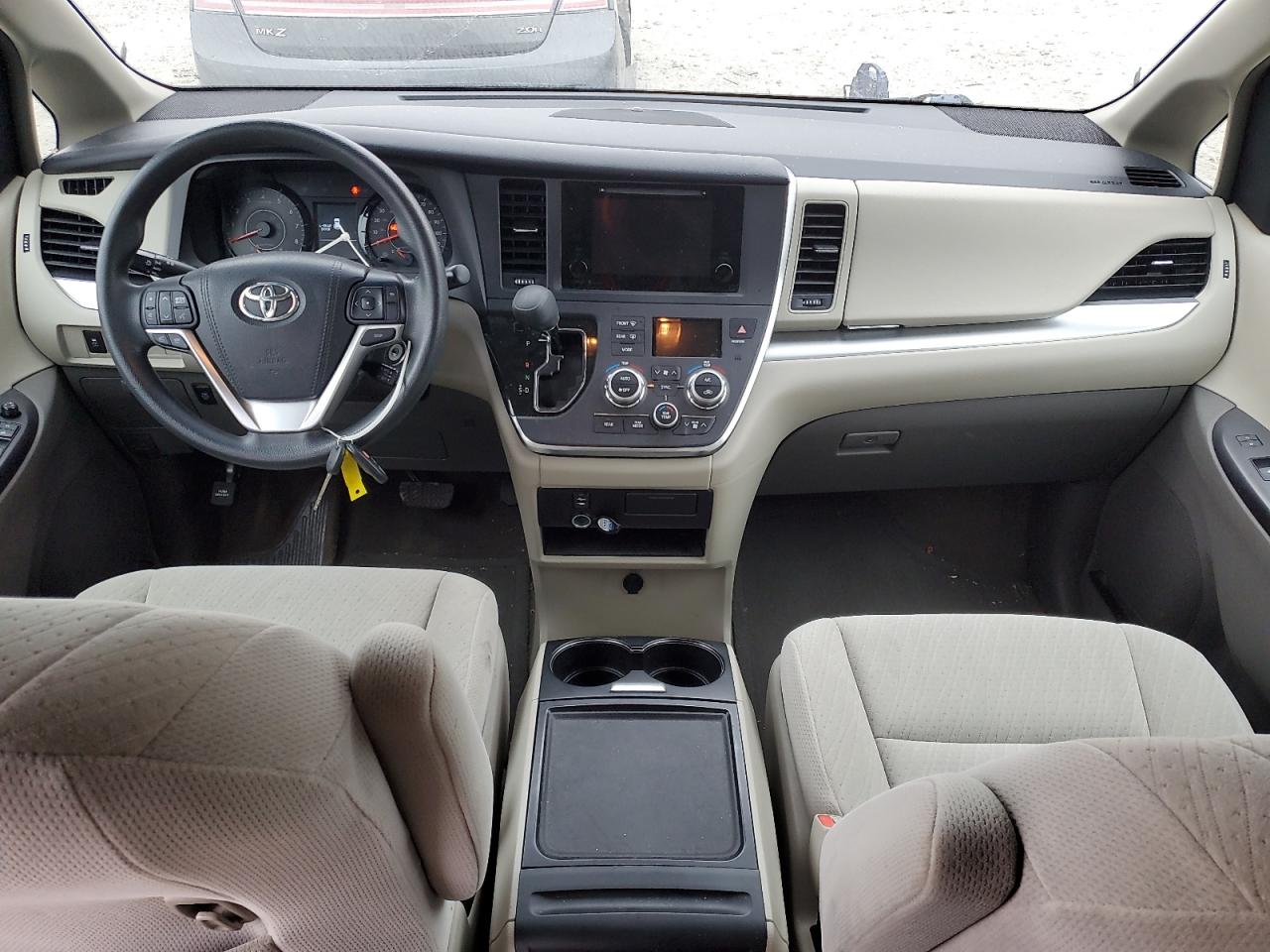 2015 TOYOTA SIENNA LE photo 8
