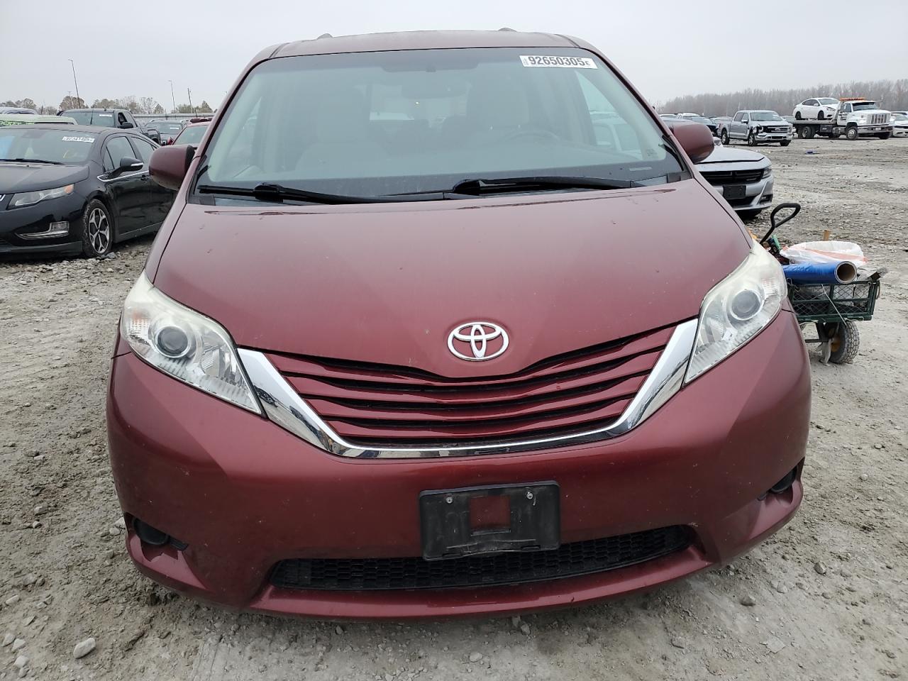 2015 TOYOTA SIENNA LE photo 5