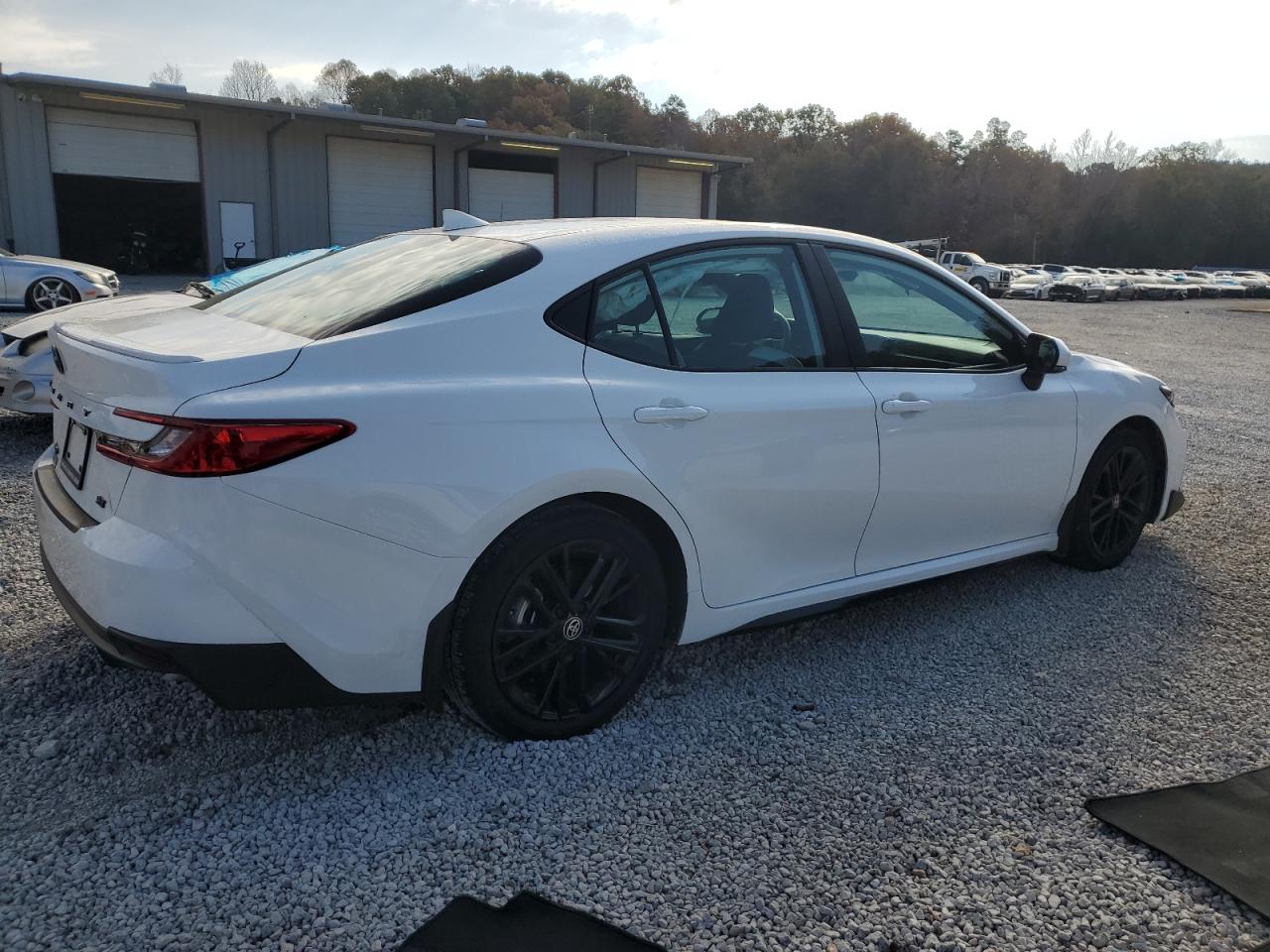 2025 TOYOTA CAMRY photo 3