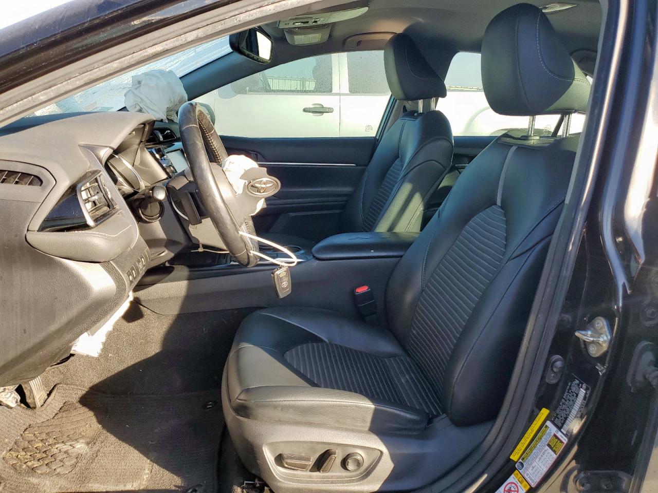 2019 TOYOTA CAMRY photo 7