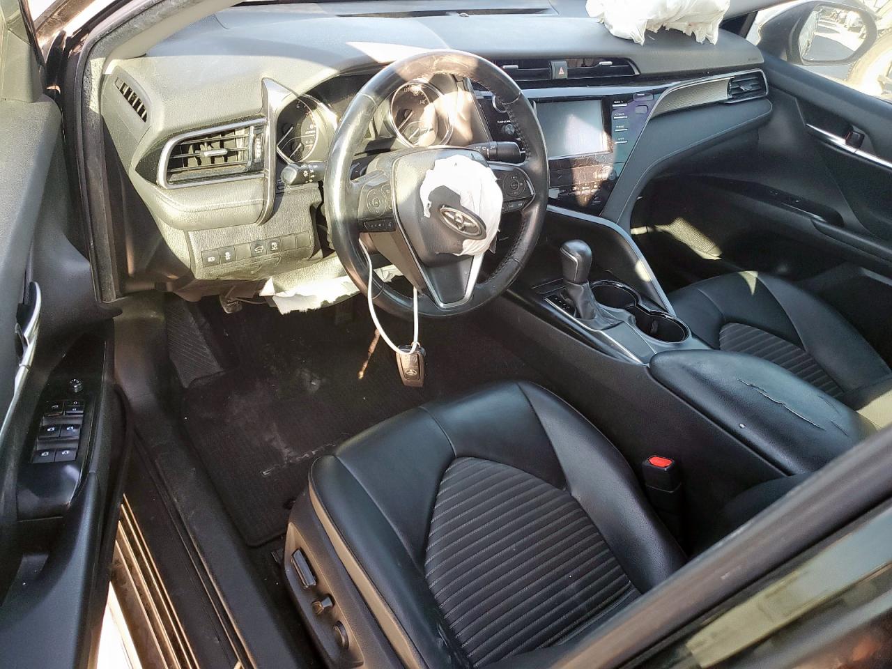 2019 TOYOTA CAMRY photo 8