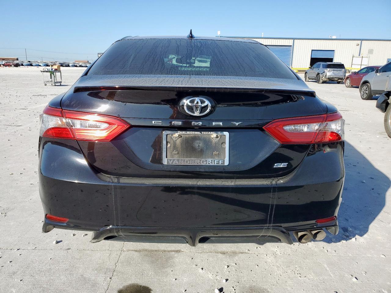 2019 TOYOTA CAMRY photo 6