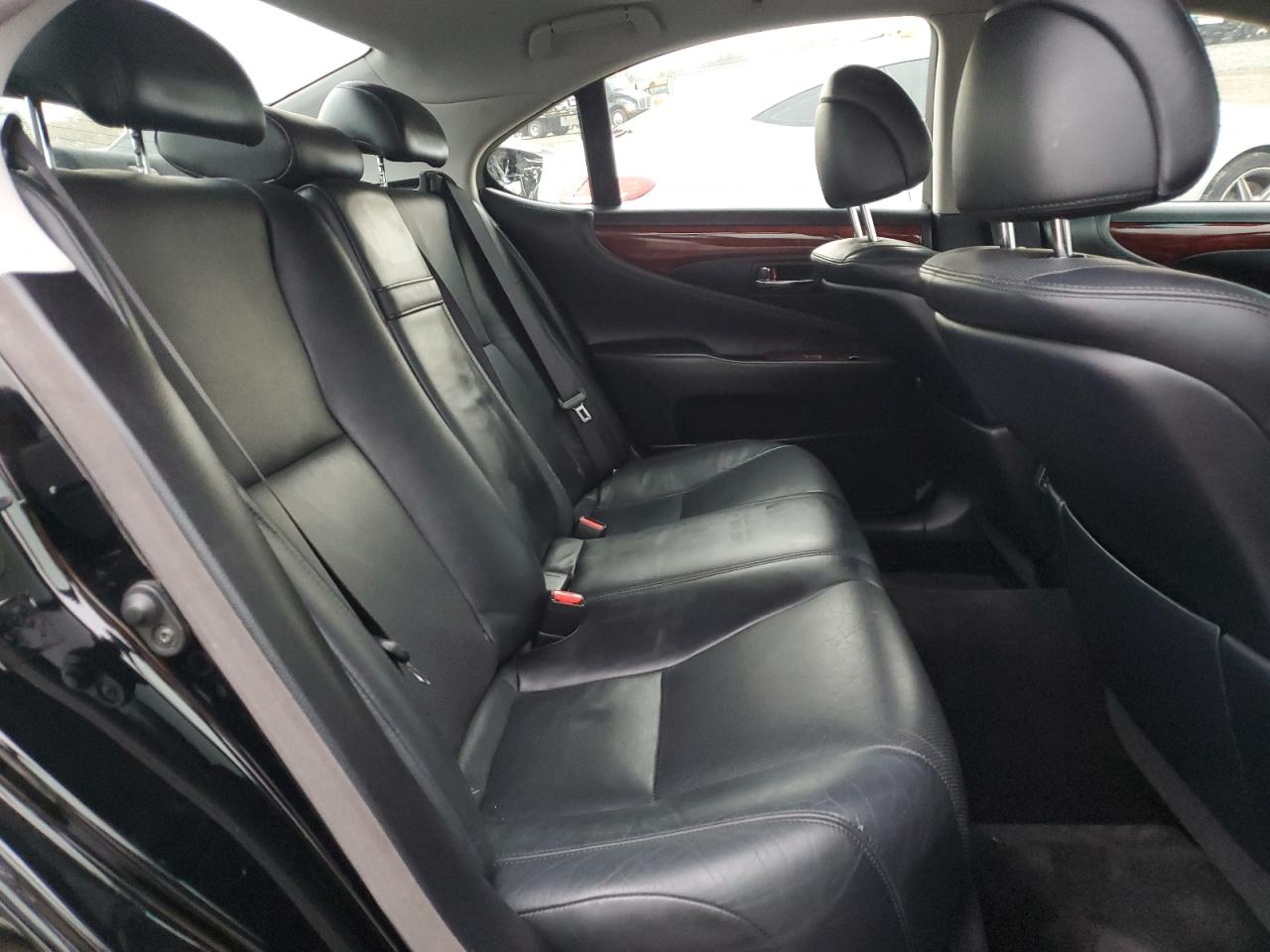 2010 LEXUS LS 460 photo 19