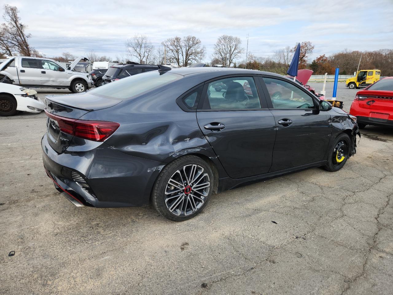 2024 KIA FORTE GT photo 3