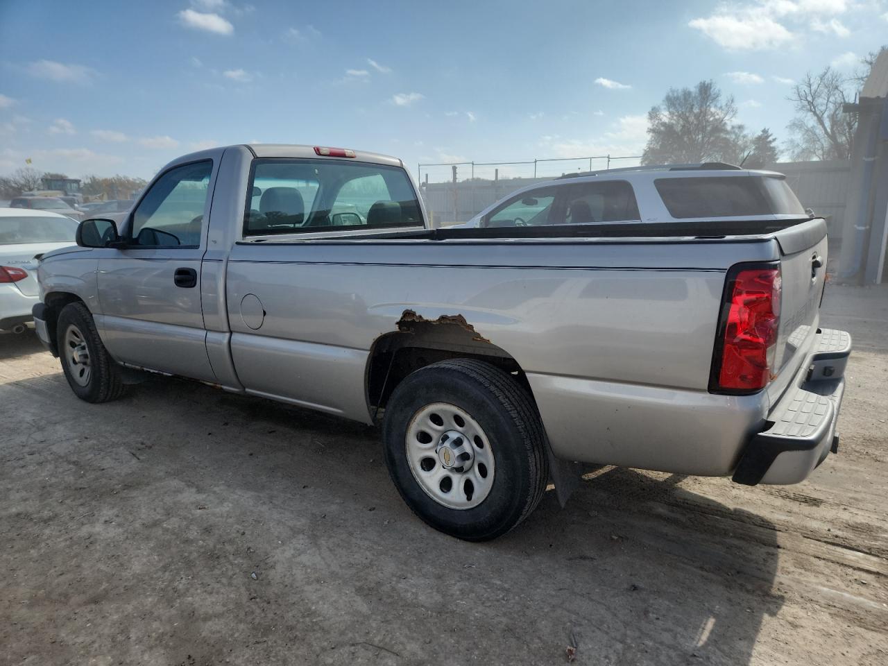 2005 CHEVROLET SILVERADO C1500 photo 3