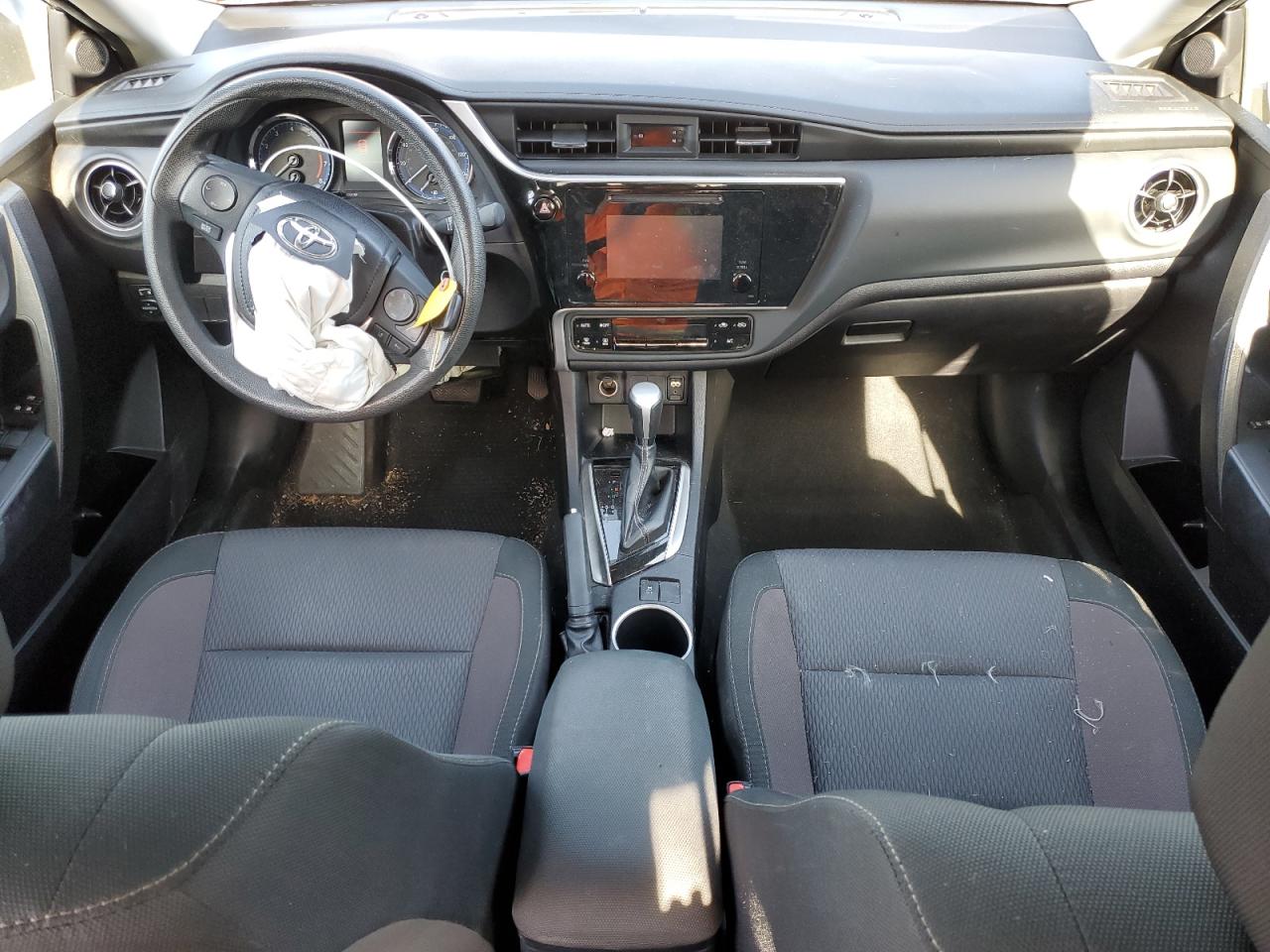 2018 TOYOTA COROLLA L photo 8