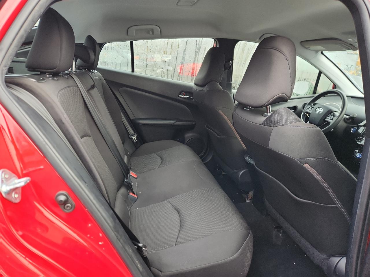 2019 TOYOTA PRIUS photo 19