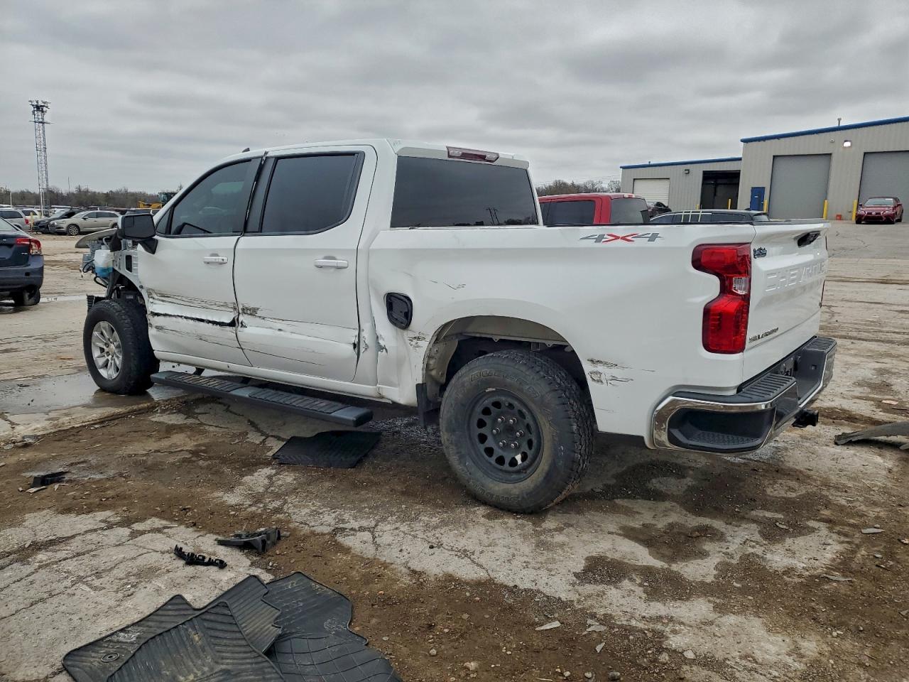 2023 CHEVROLET SILVERADO K1500 LT photo 3