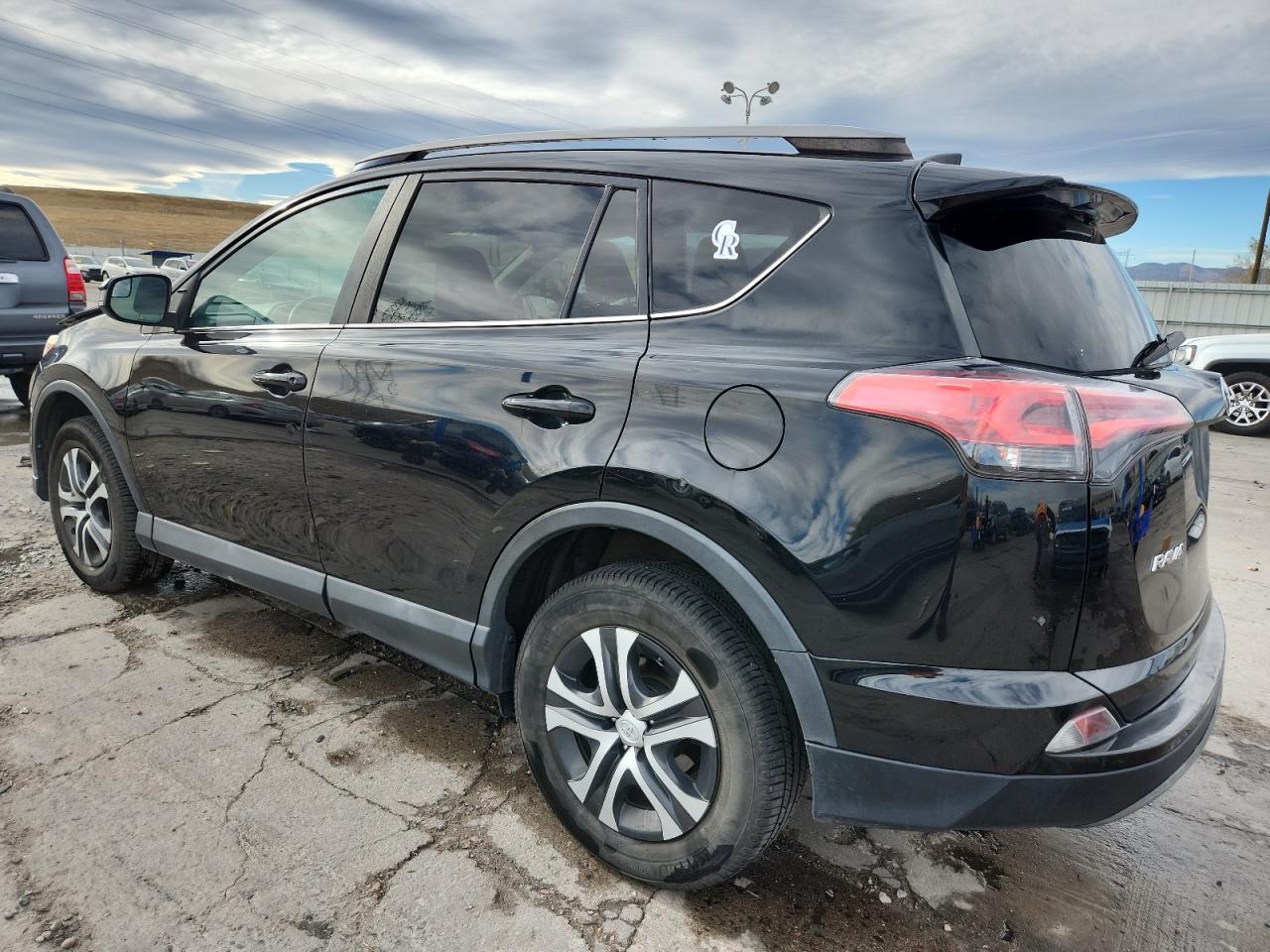 2018 TOYOTA RAV4 LE photo 3