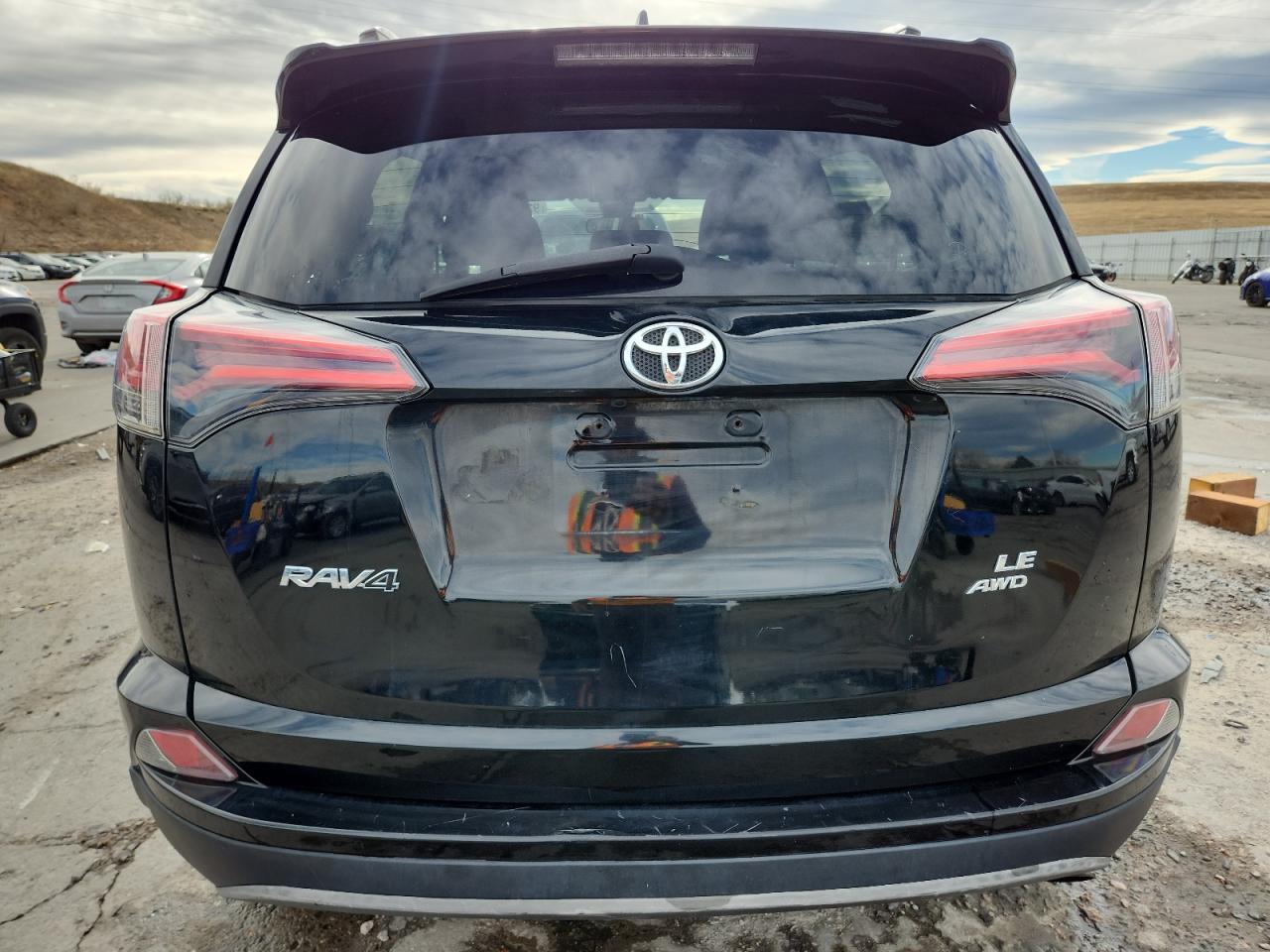 2018 TOYOTA RAV4 LE photo 11