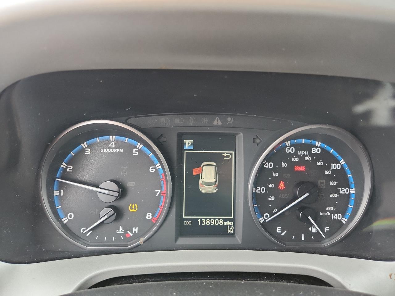 2018 TOYOTA RAV4 LE photo 17