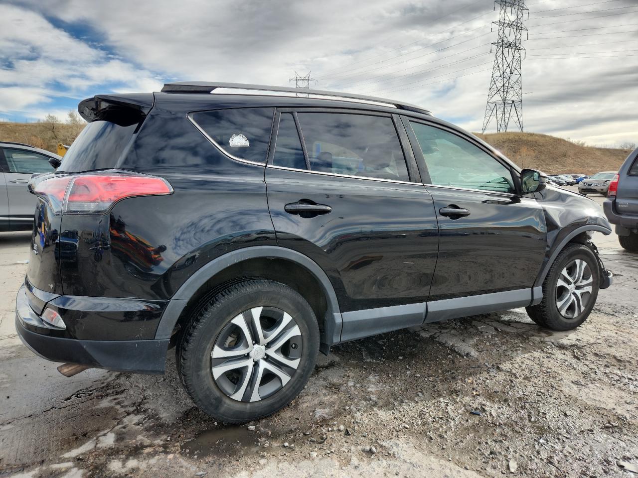 2018 TOYOTA RAV4 LE photo 5