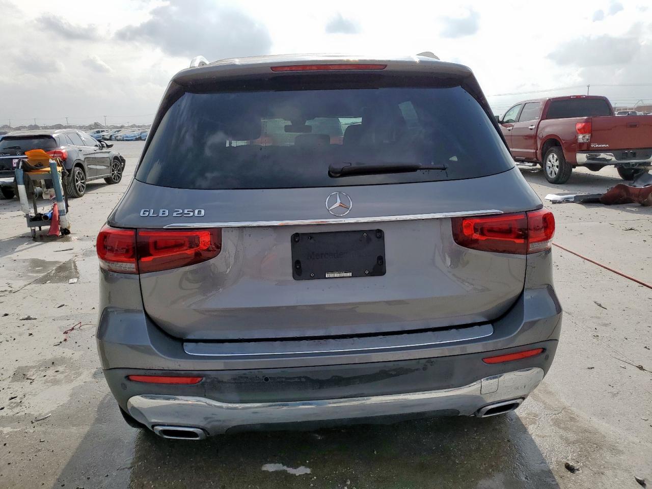 2021 MERCEDES-BENZ GLB 250 photo 16