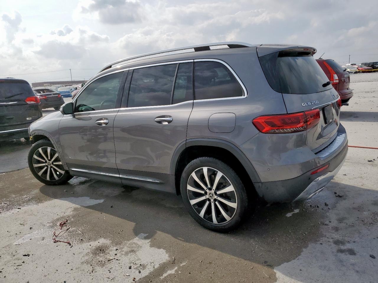 2021 MERCEDES-BENZ GLB 250 photo 4