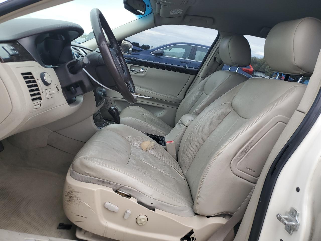 2008 CADILLAC DTS photo 19