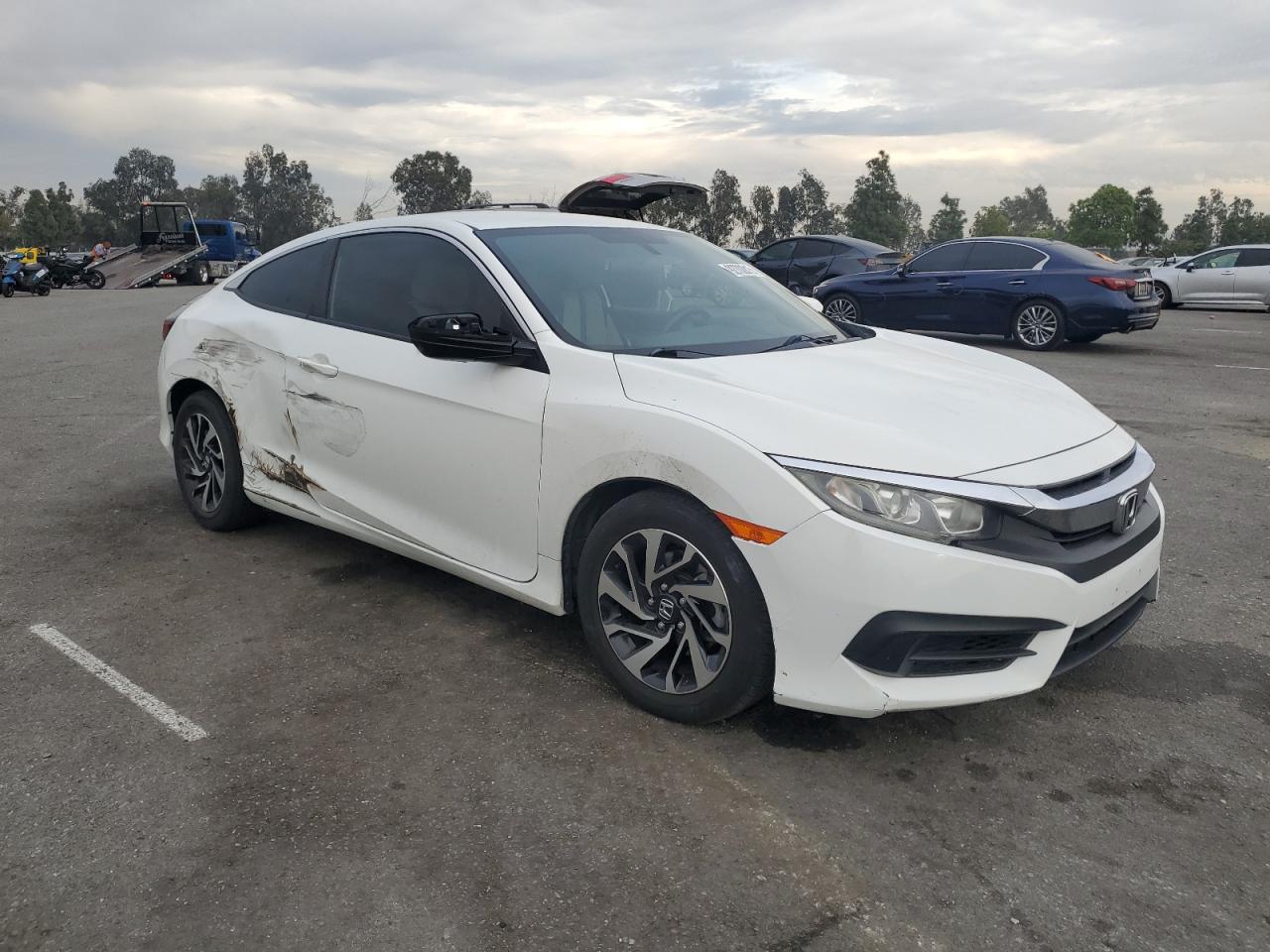 2017 HONDA CIVIC LX photo 4