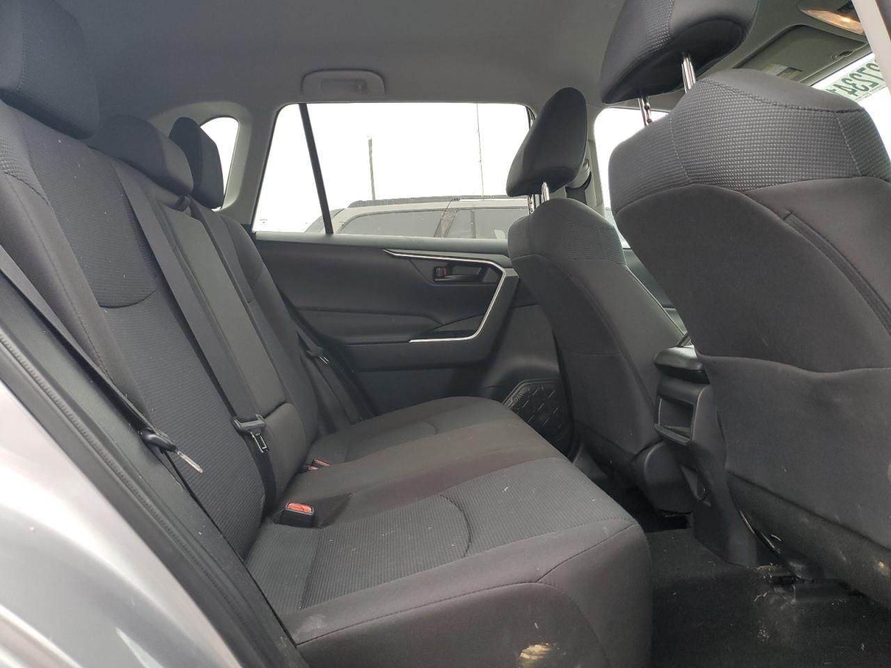 2021 TOYOTA RAV4 LE photo 21