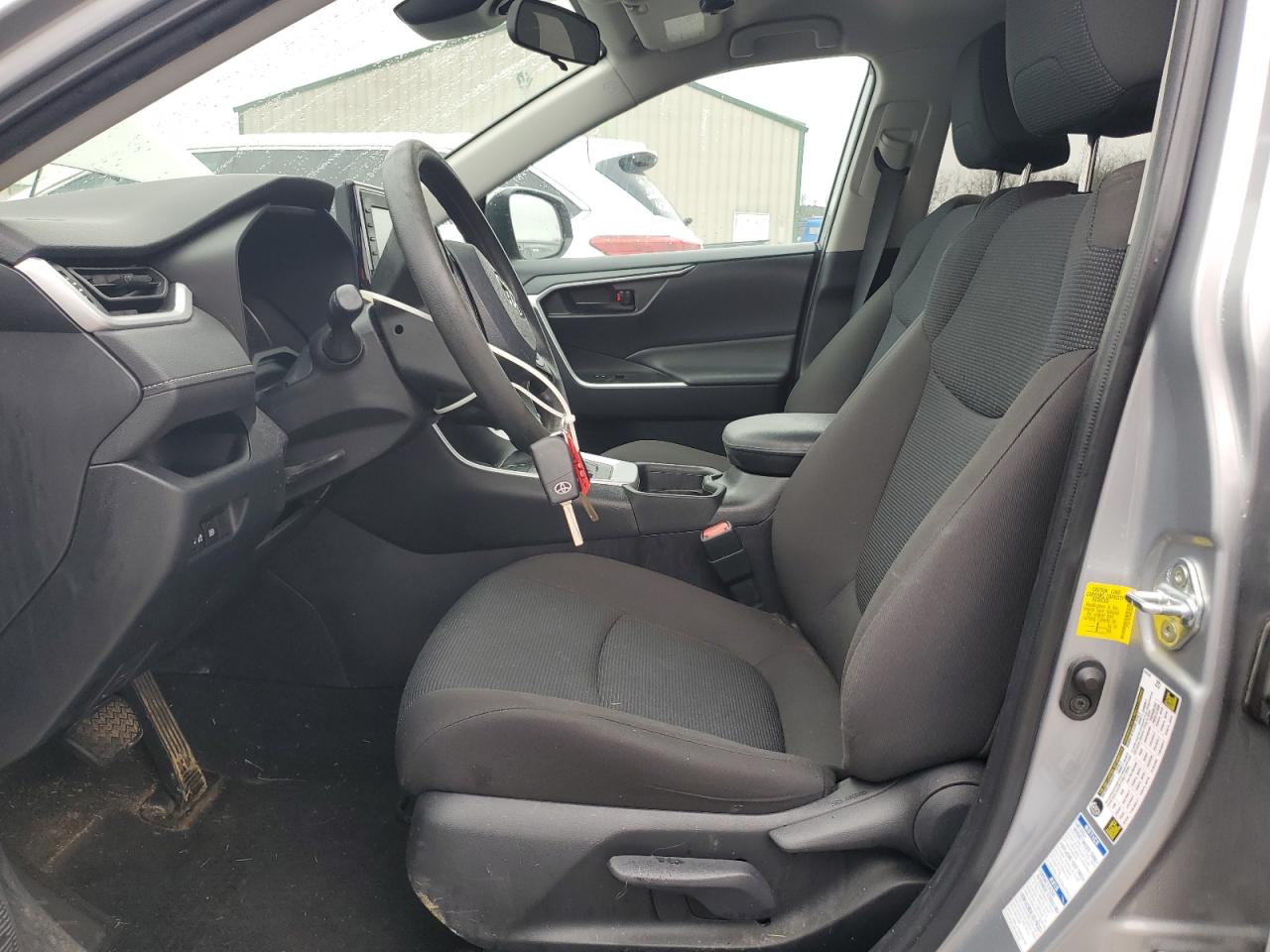 2021 TOYOTA RAV4 LE photo 13