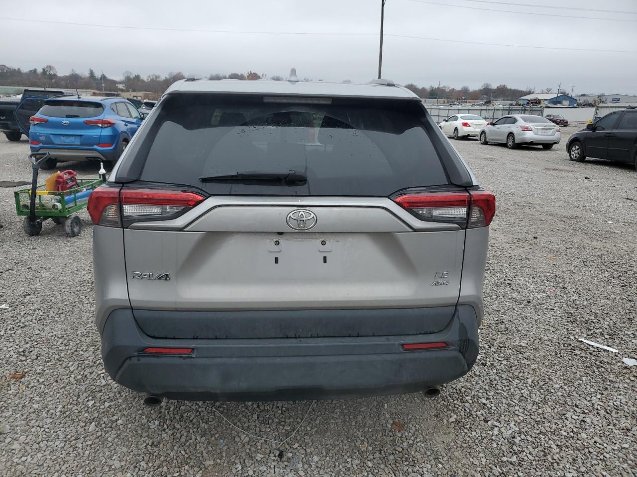 2021 TOYOTA RAV4 LE photo 11