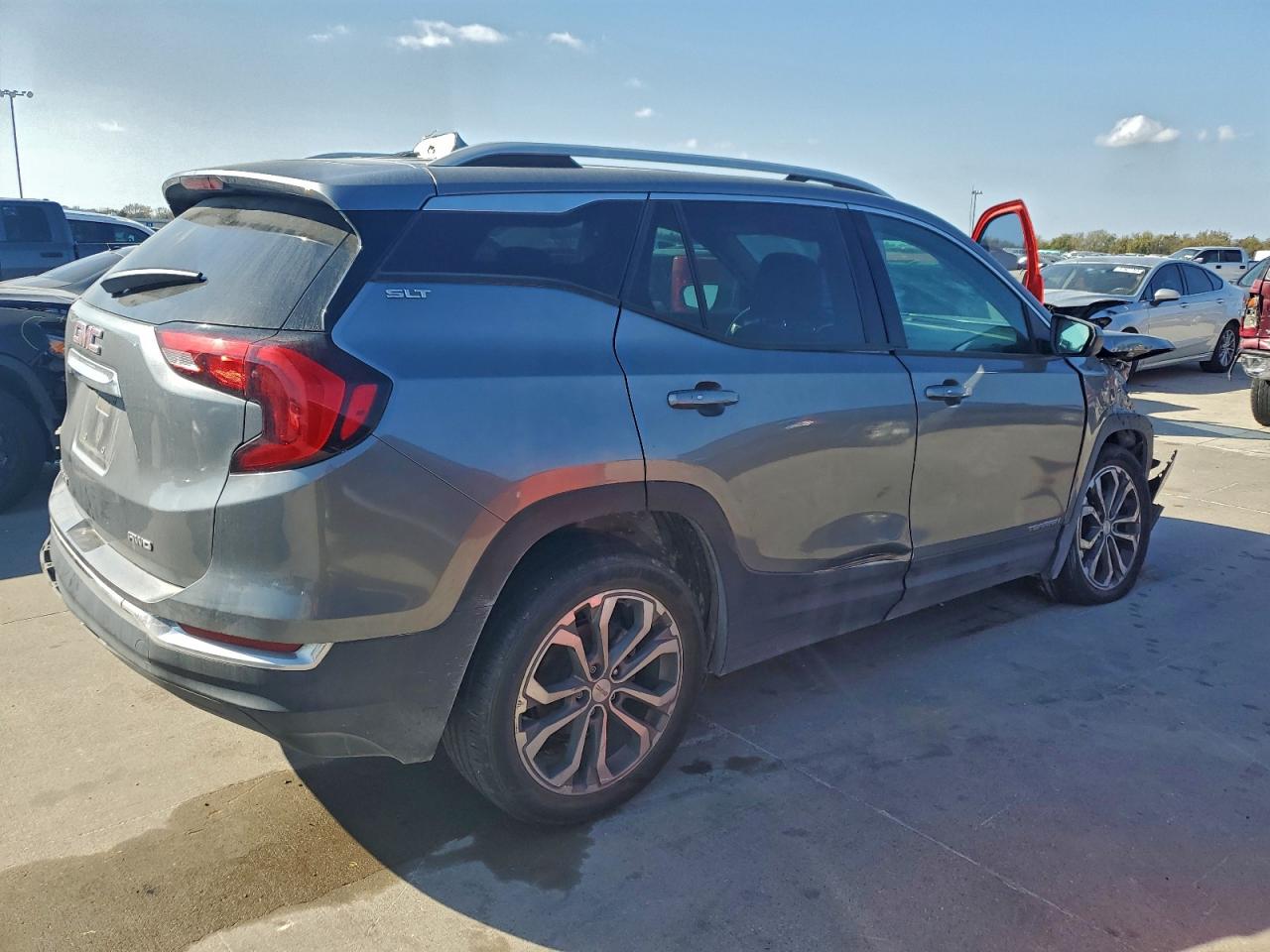 2020 GMC TERRAIN SLT photo 5