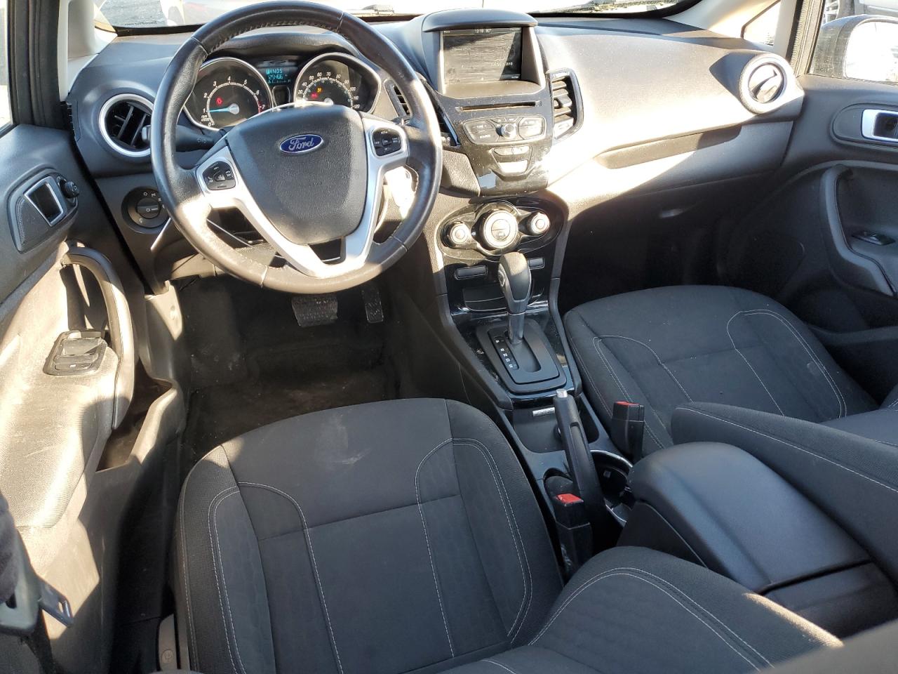 2015 FORD FIESTA SE photo 8