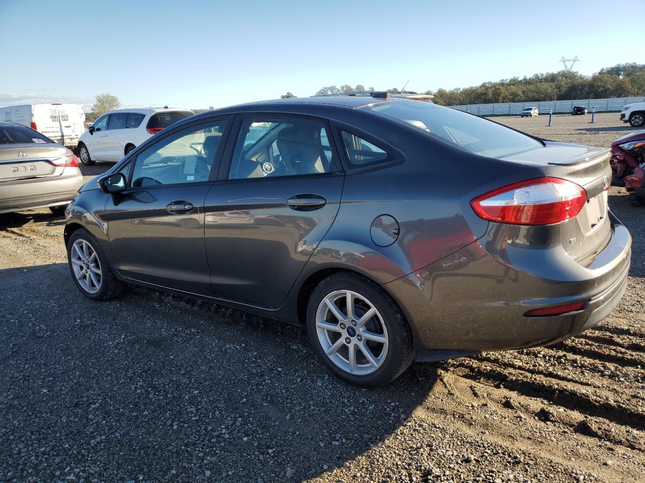 2015 FORD FIESTA SE photo 2