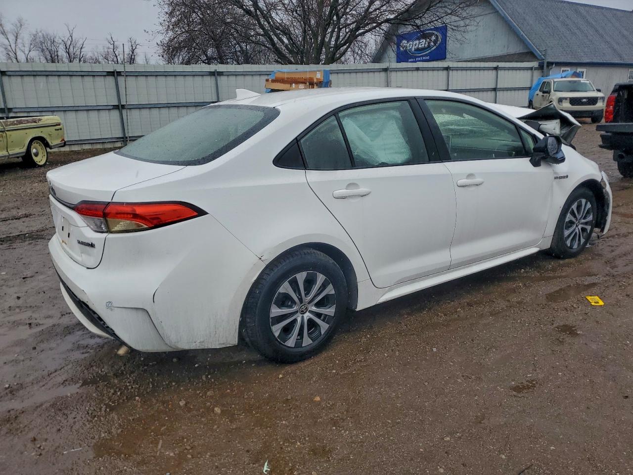 2021 TOYOTA COROLLA LE photo 3