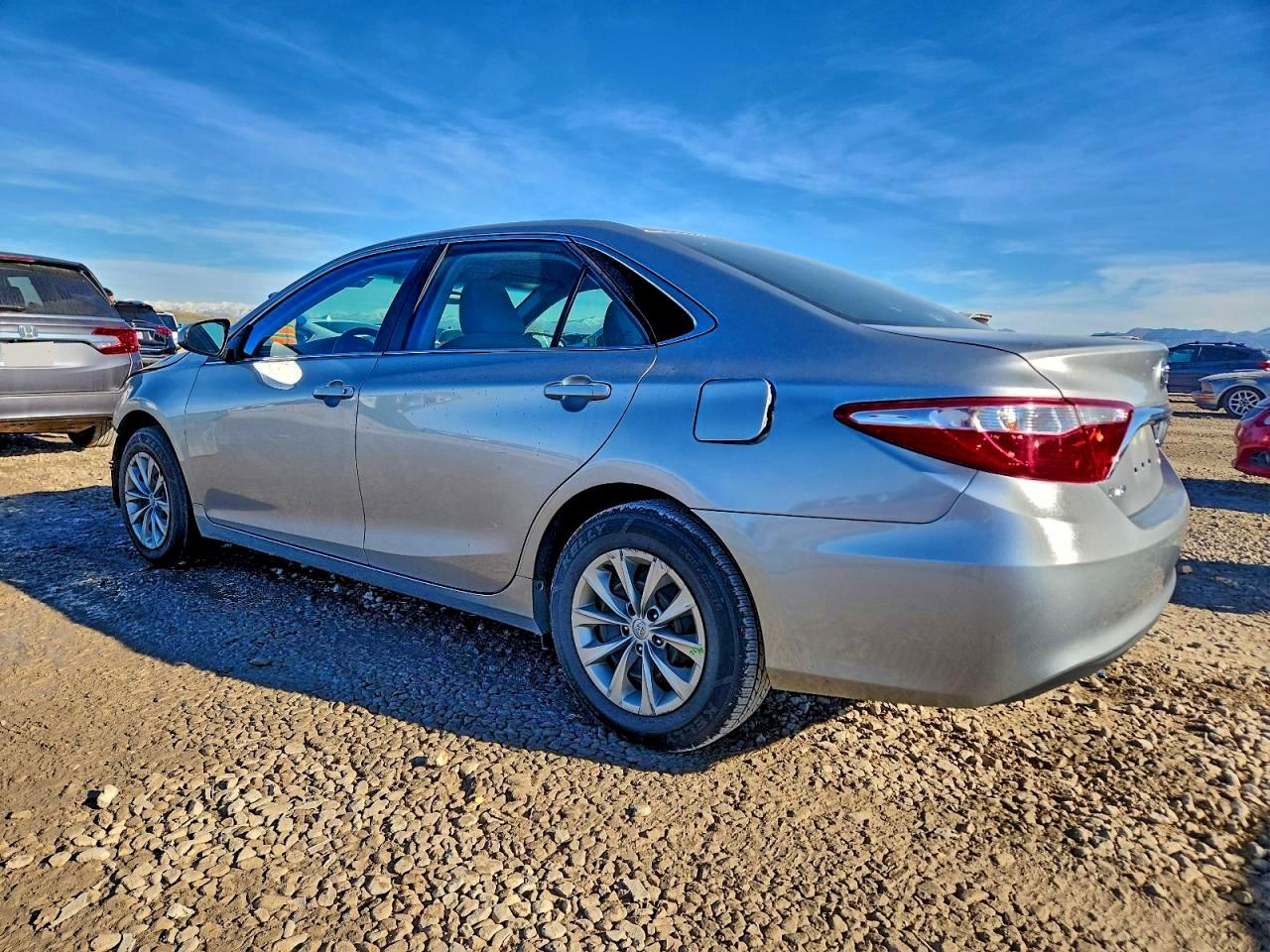 2017 TOYOTA CAMRY LE photo 2