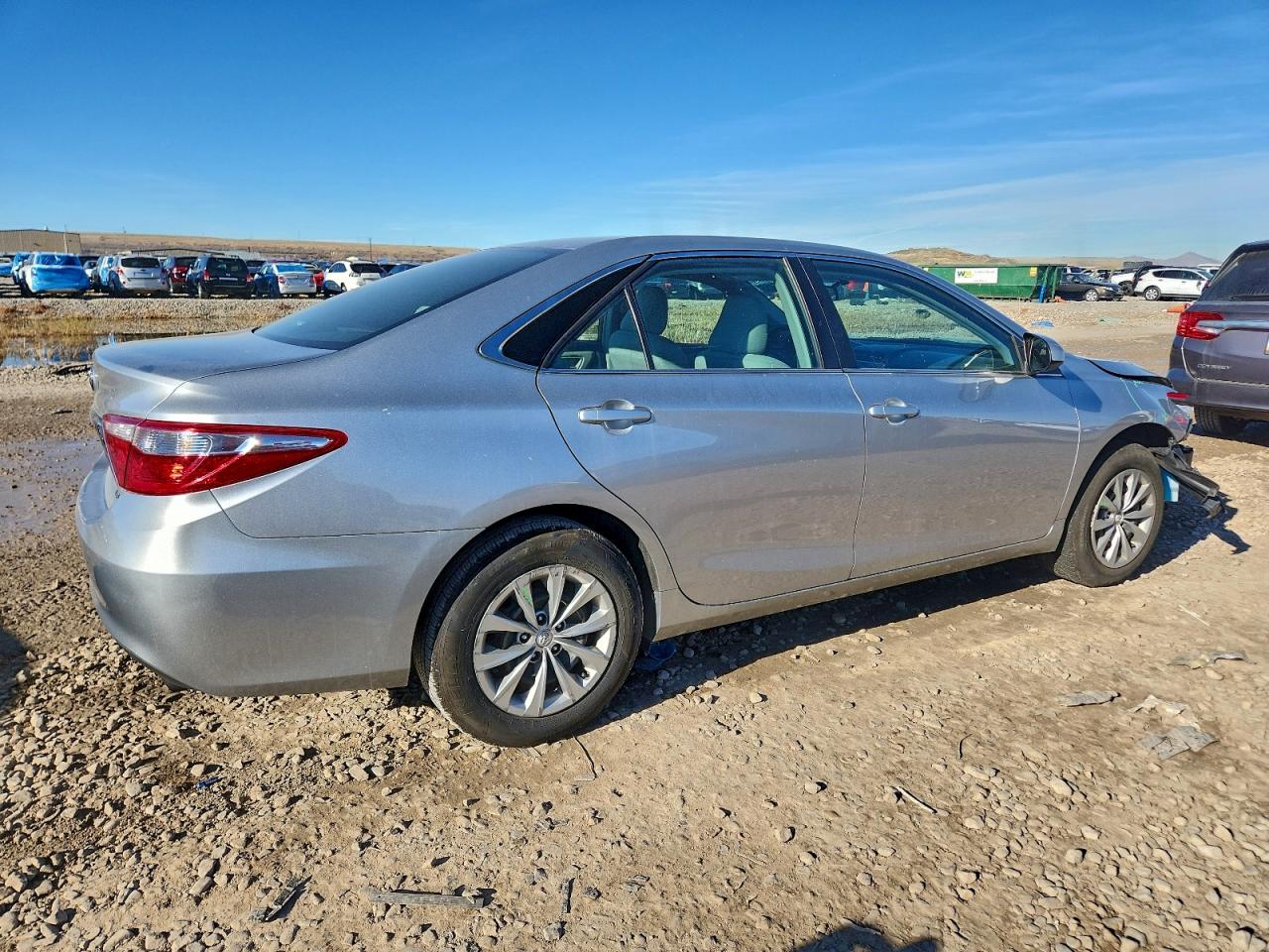2017 TOYOTA CAMRY LE photo 3