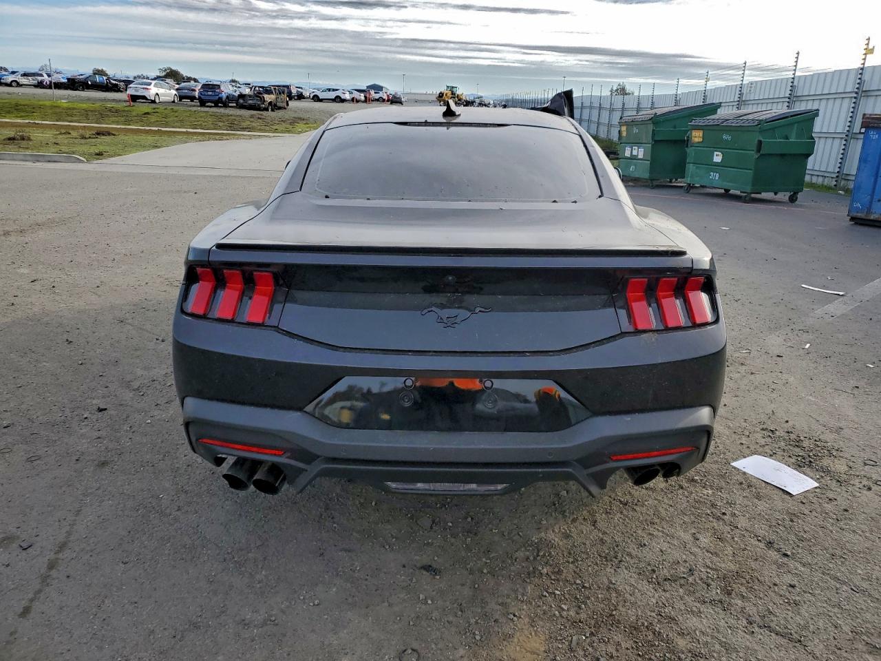 2025 FORD MUSTANG photo 6