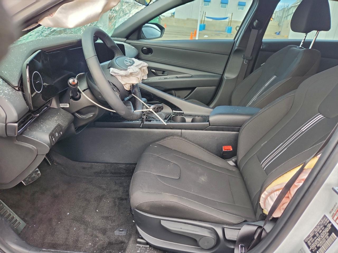 2025 HYUNDAI ELANTRA BLUE photo 13