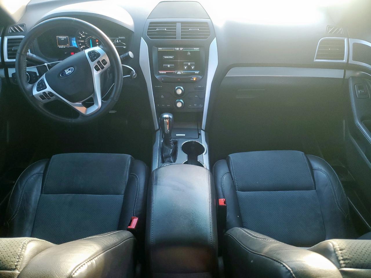 2015 FORD EXPLORER XLT photo 8