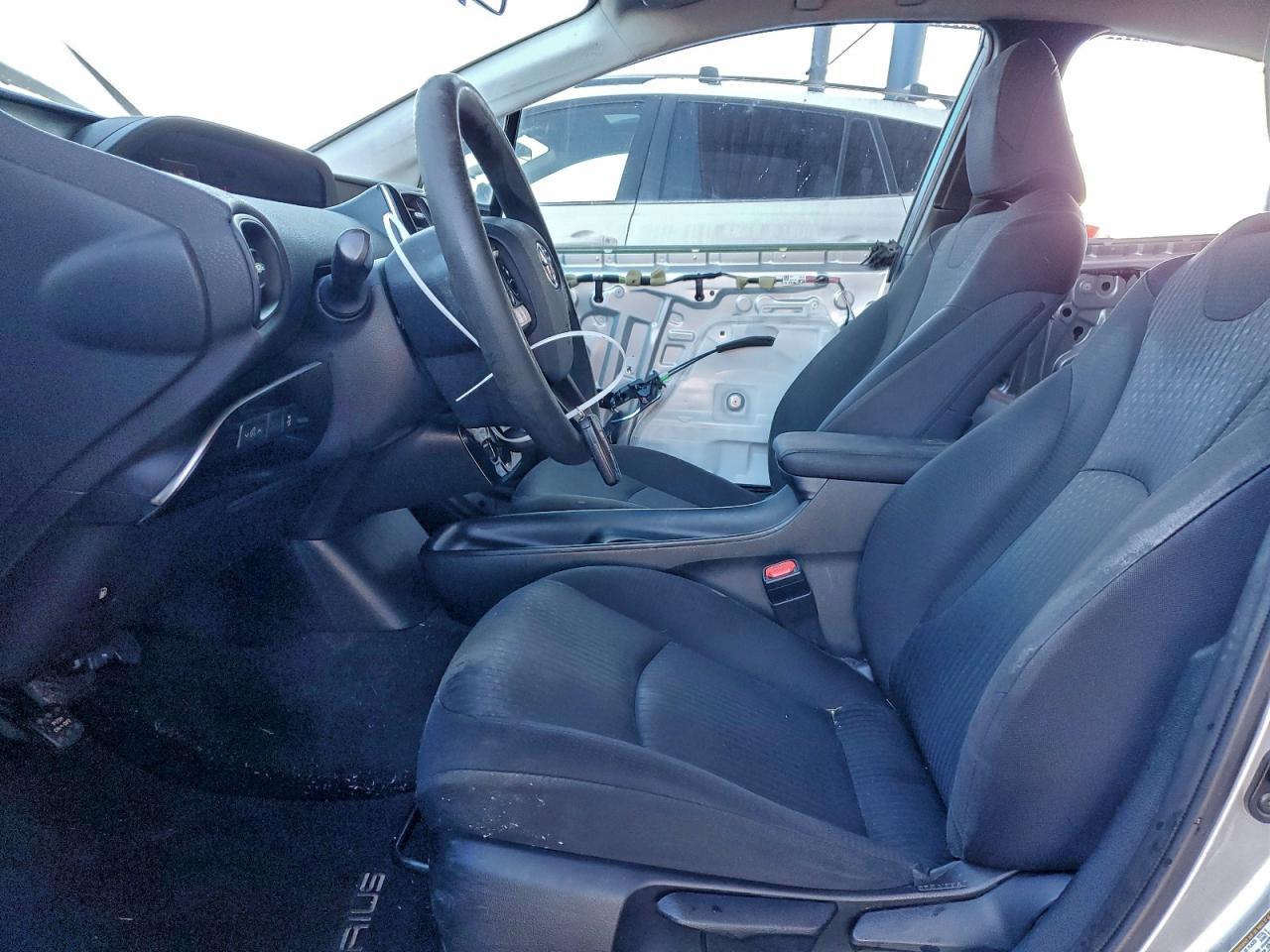 2016 TOYOTA PRIUS photo 7