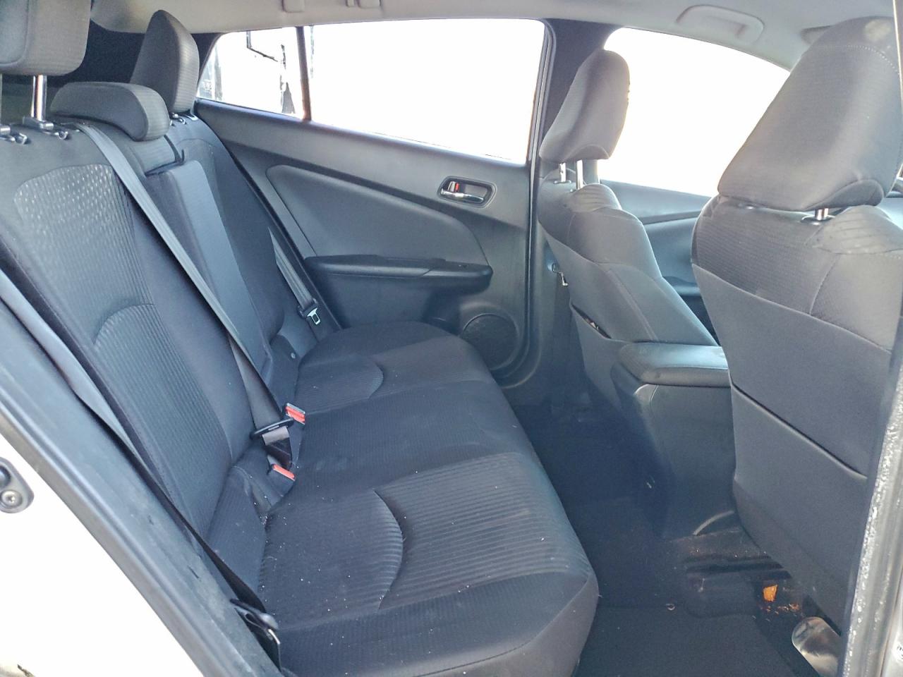 2016 TOYOTA PRIUS photo 10