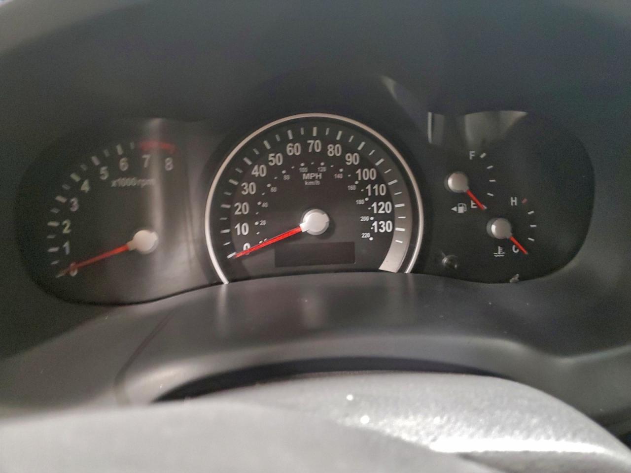 2011 KIA SEDONA LX photo 9