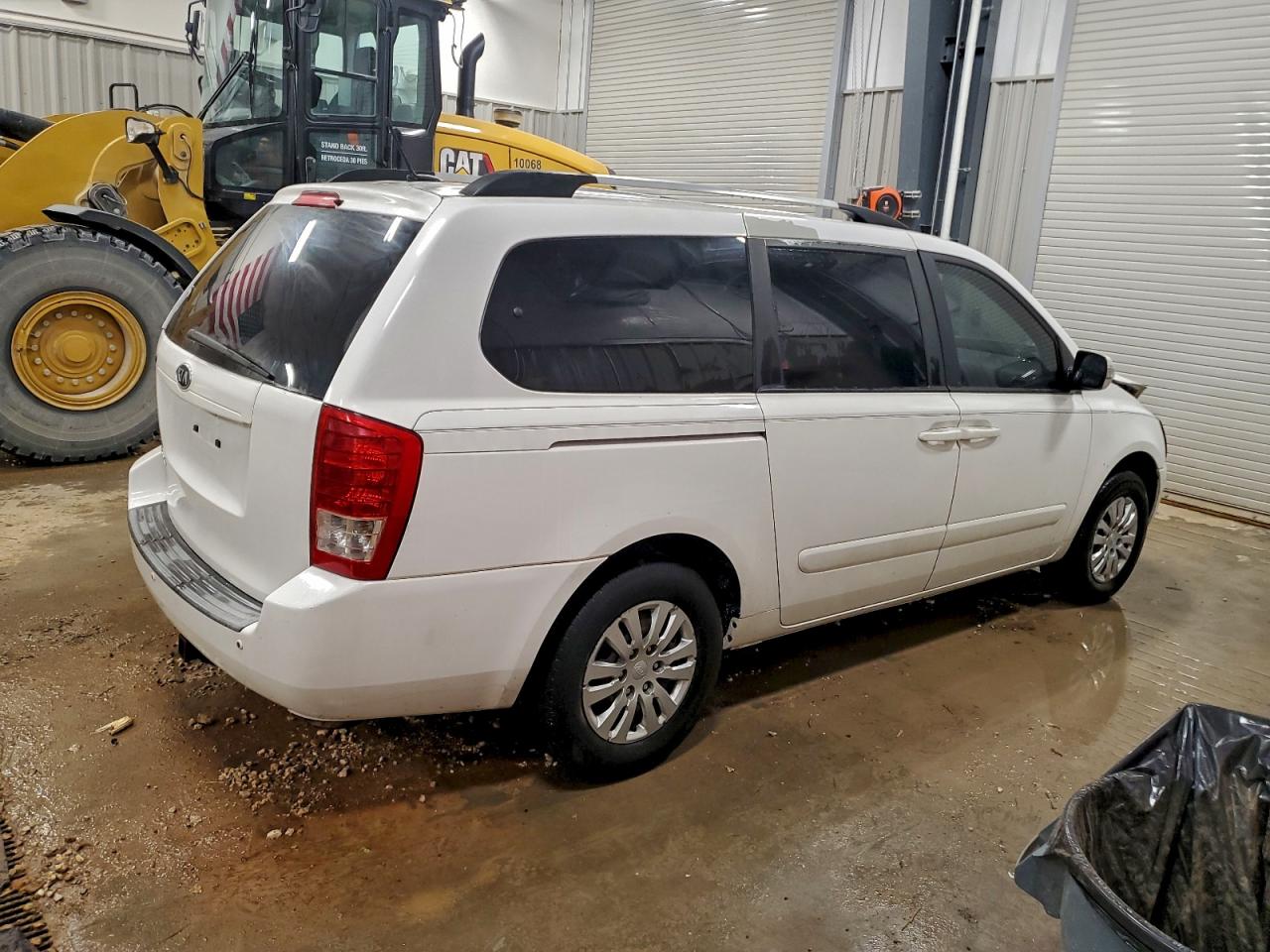 2011 KIA SEDONA LX photo 3