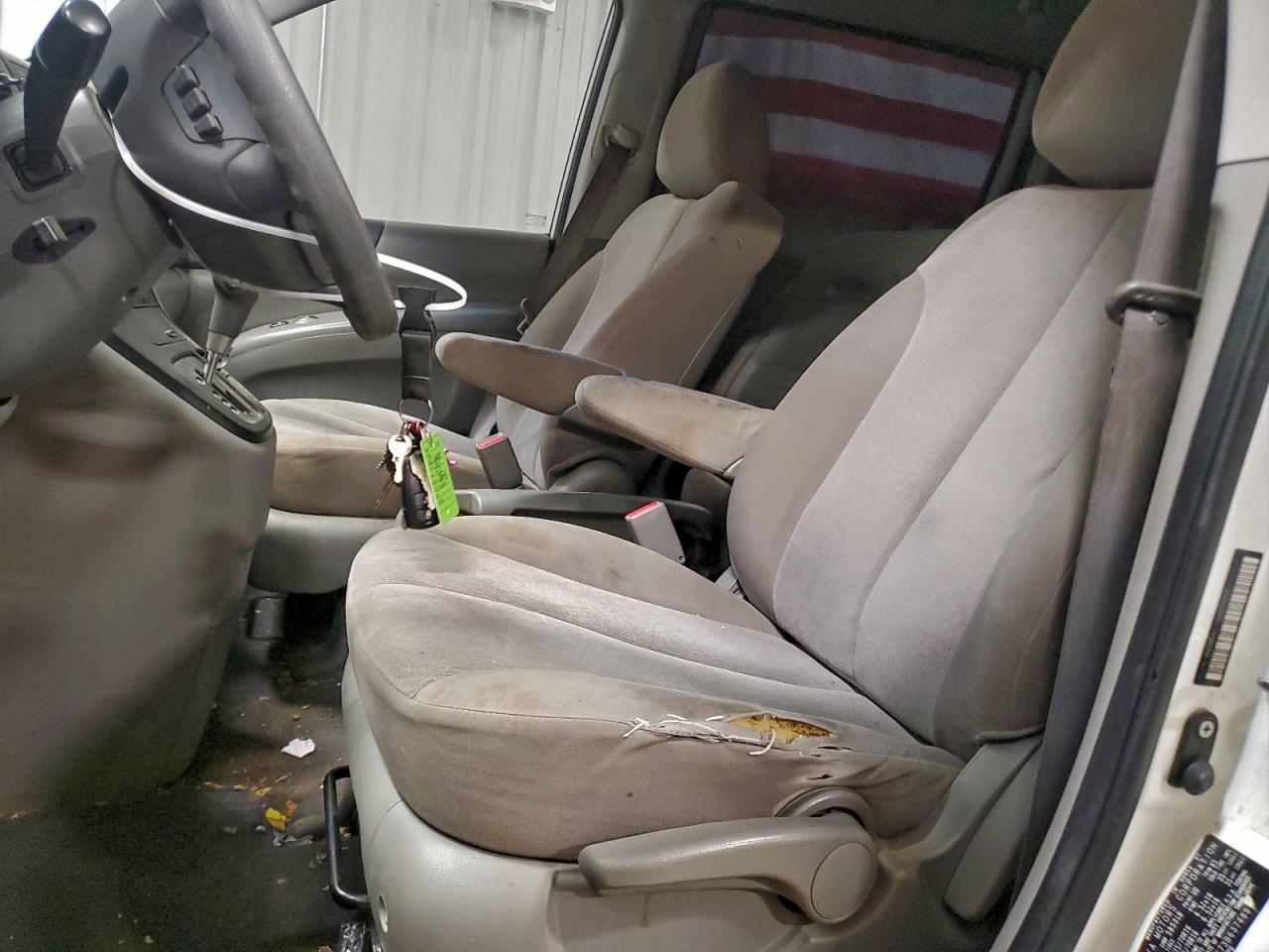 2011 KIA SEDONA LX photo 7