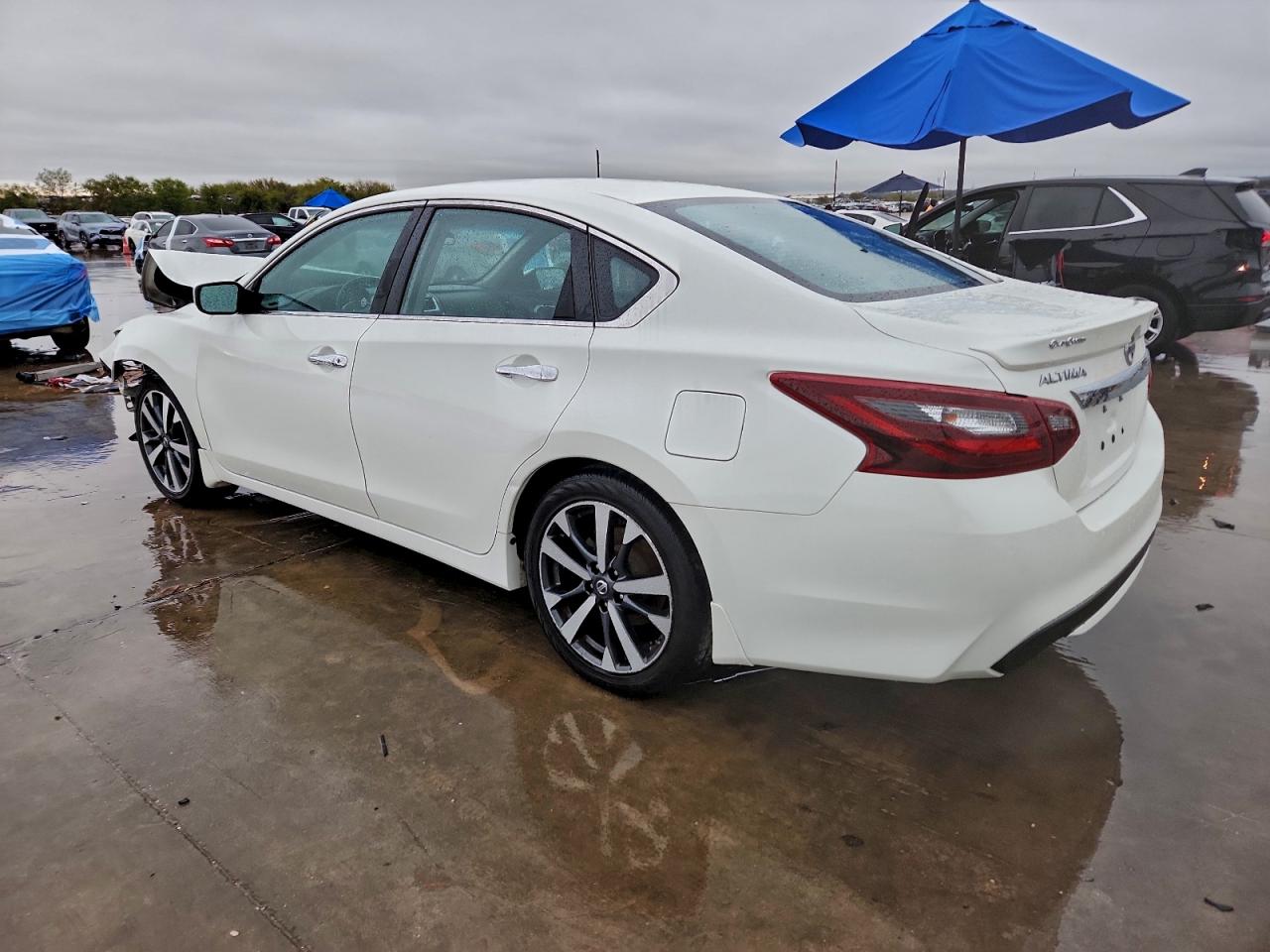 2017 NISSAN ALTIMA 2.5 SR photo 2
