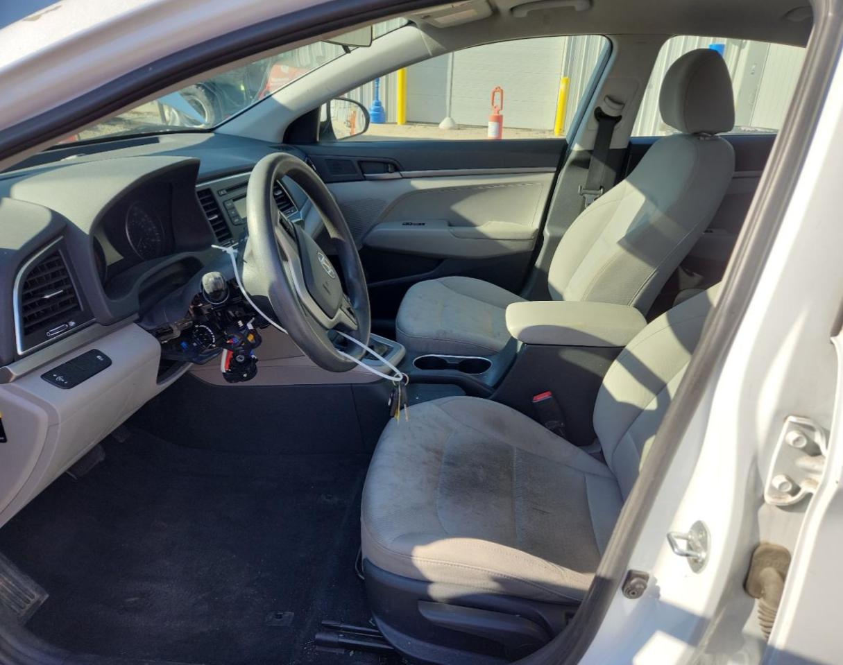 2017 HYUNDAI ELANTRA SE photo 13