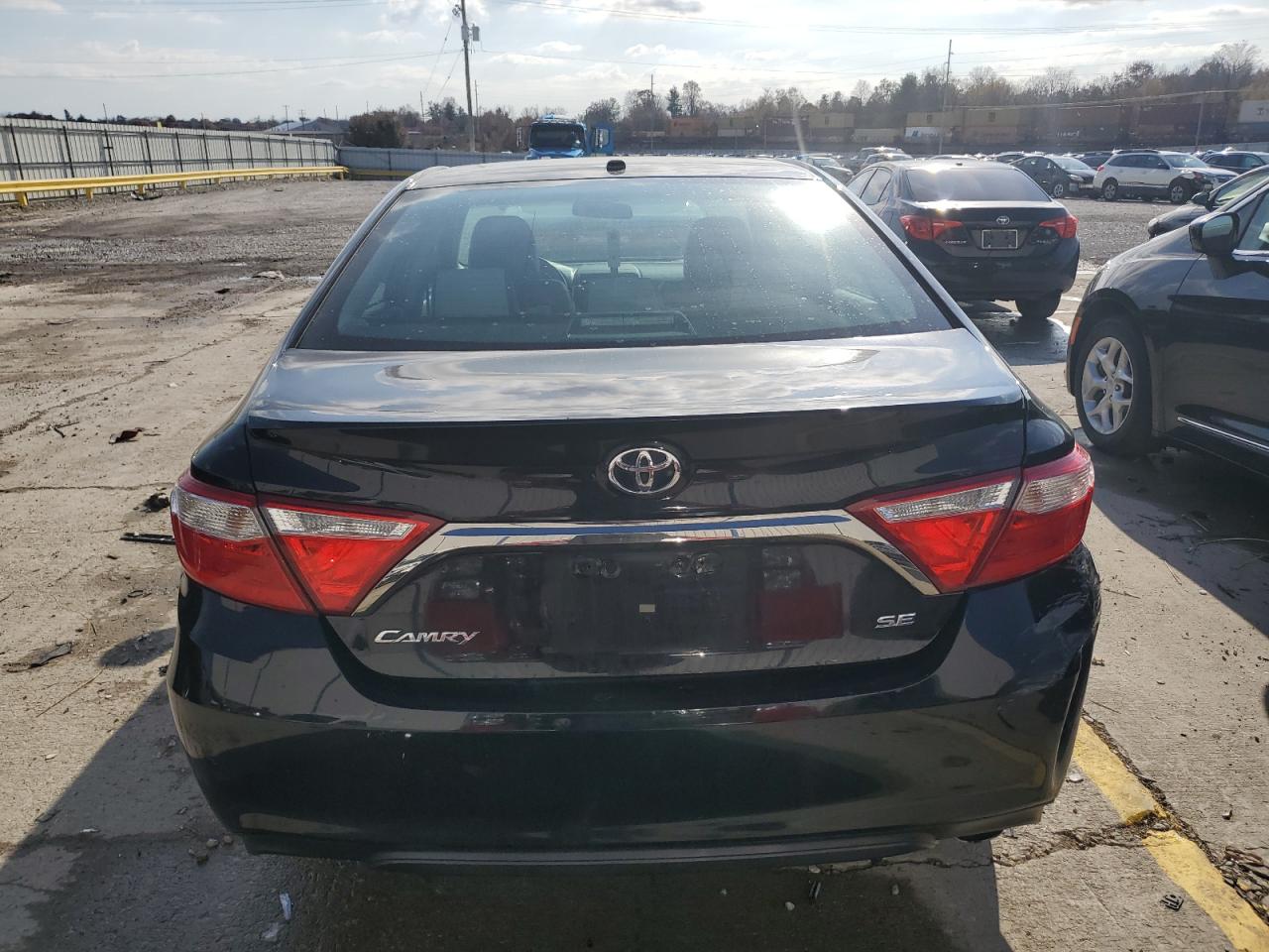 2016 TOYOTA CAMRY SE photo 16
