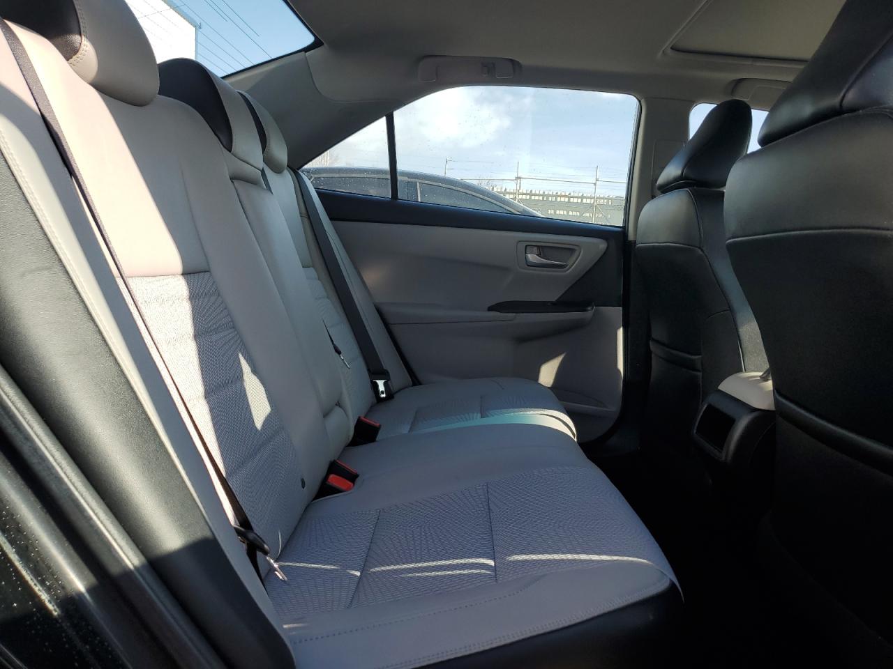 2016 TOYOTA CAMRY SE photo 28