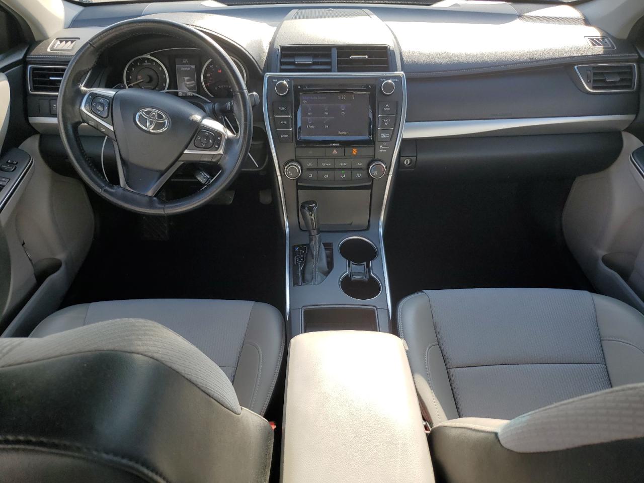 2016 TOYOTA CAMRY SE photo 22