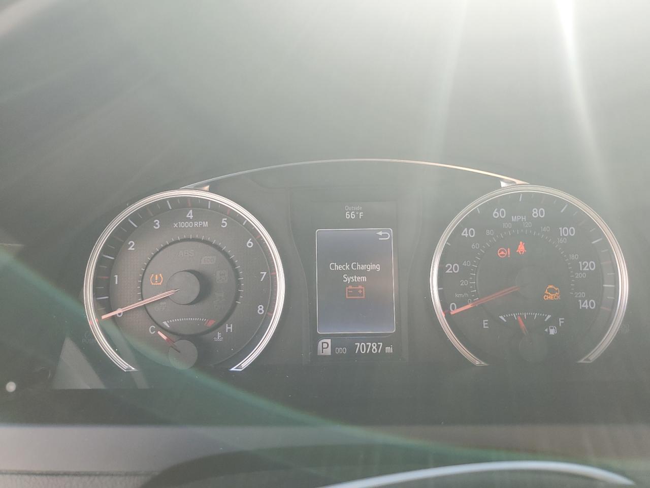 2016 TOYOTA CAMRY SE photo 25