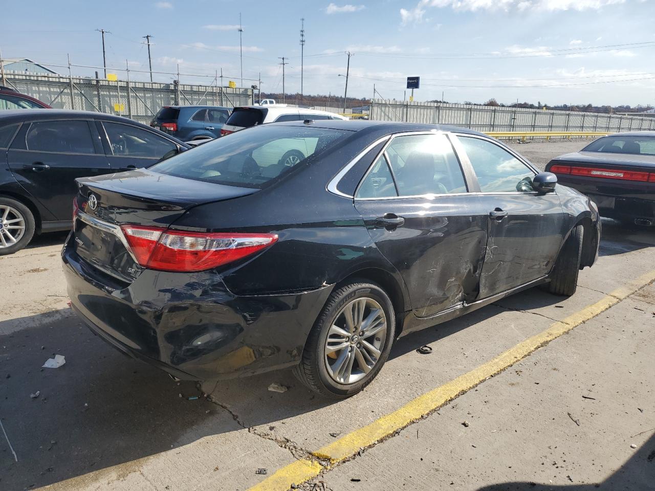 2016 TOYOTA CAMRY SE photo 7