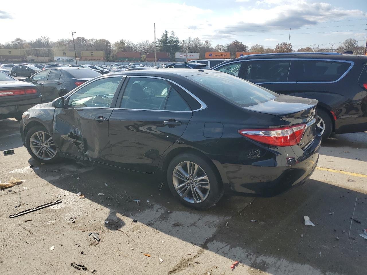 2016 TOYOTA CAMRY SE photo 4