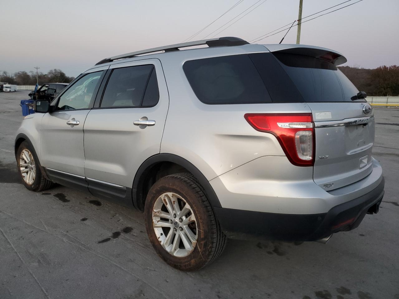 2011 FORD EXPLORER XLT photo 4