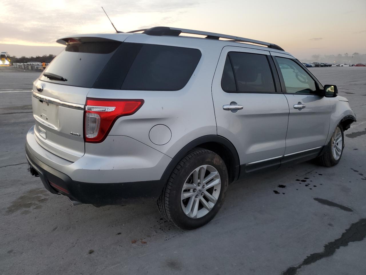 2011 FORD EXPLORER XLT photo 7